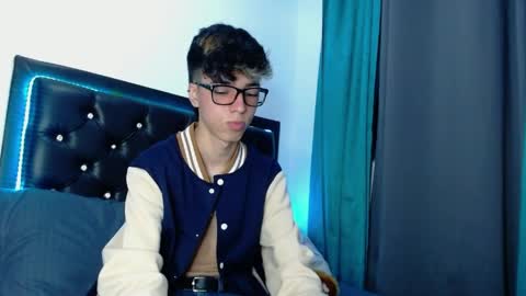 gabriel_x18 online show from April 3, 2026, 4:32 am