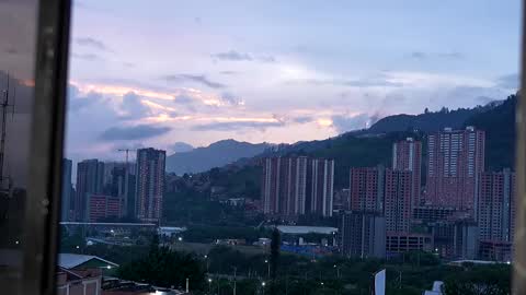 Gabriela salgado online show from November 3, 2025, 10:49 am