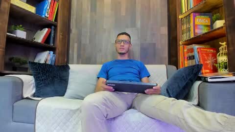 gabrieldraven online show from September 22, 2025, 7:38 pm