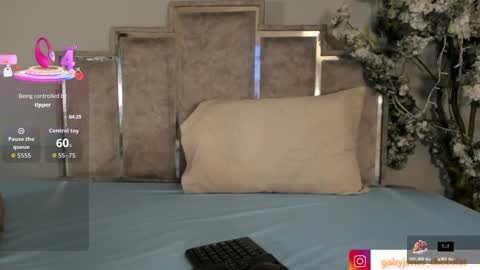 gabyyjones online show from October 18, 2025, 11:44 am