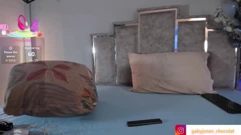 gabyyjones online show from November 11, 2025, 11:32 am