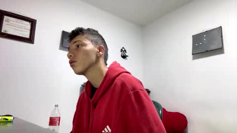 gadiel_sex online show from April 18, 2026, 8:40 am