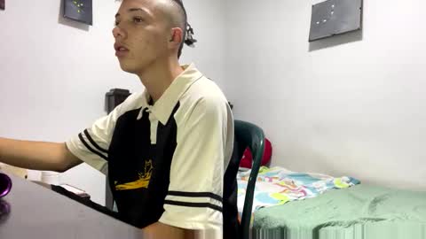 gadiel_sex online show from May 17, 2026, 10:55 am