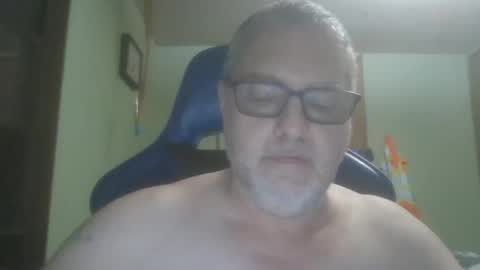 gadude45 online show from October 26, 2025, 2:06 am