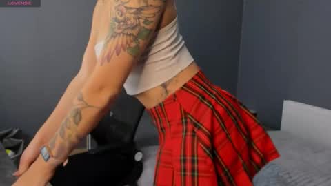 Max and Eva online show from October 18, 2025, 4:48 am