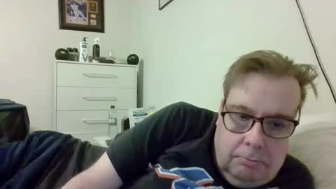 Snapshot of garyg930 chatting on April 28, 2026, 1:04 am Gary online show from April 28, 2026, 1:04 am