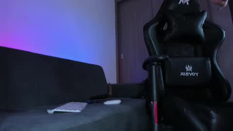  Usagi  online show from November 3, 2025, 11:37 pm