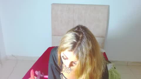 gatita13333321 online show from January 28, 2025, 3:04 am