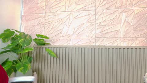 gaviluc_ online show from April 6, 2026, 12:50 pm