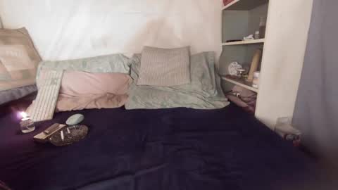 gayrobbin online show from October 8, 2025, 9:51 am