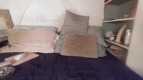 gayrobbin online show from April 15, 2026, 7:10 pm