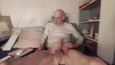 gayrobbin online show from April 17, 2026, 11:35 am