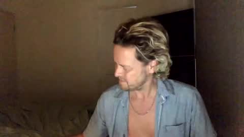 gcsurfer81 online show from December 18, 2024, 8:20 am