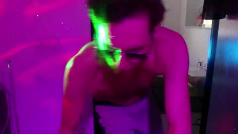 geezwiz online show from April 25, 2026, 6:38 pm