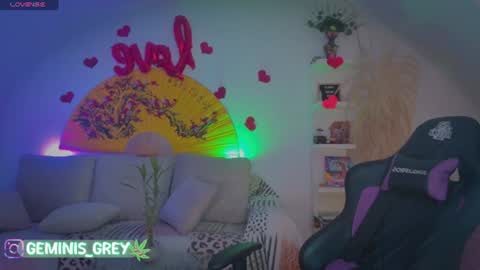 Snapshot of geminis_grey chatting on June 12, 2026, 4:00 am Geminis online show from June 12, 2026, 4:00 am