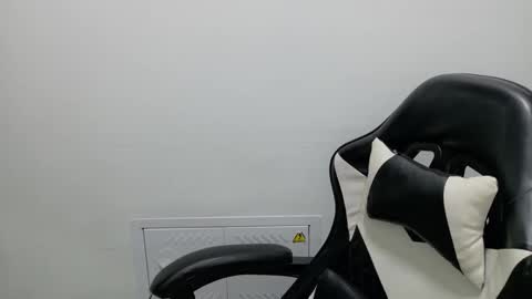 genesis_wb online show from April 22, 2026, 12:35 am