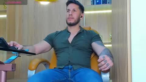 Snapshot of george_diesell_ chatting on November 1, 2025, 8:33 pm George online show from November 1, 2025, 8:33 pm