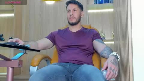 Snapshot of george_diesell_ chatting on November 3, 2025, 8:32 pm George online show from November 3, 2025, 8:32 pm