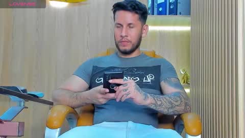 Snapshot of george_diesell_ chatting on November 5, 2025, 9:04 pm George online show from November 5, 2025, 9:04 pm