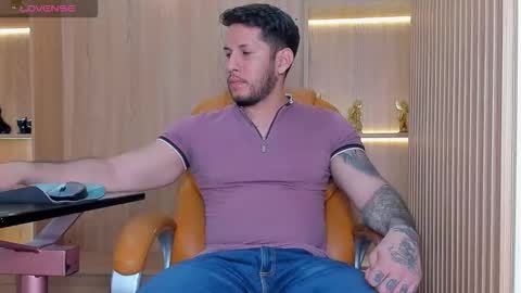 Snapshot of george_diesell_ chatting on November 17, 2025, 8:25 pm George online show from November 17, 2025, 8:25 pm