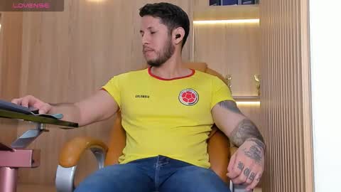 Snapshot of george_diesell_ chatting on November 23, 2025, 8:30 pm George online show from November 23, 2025, 8:30 pm