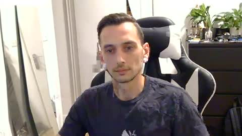 georgek0011 online show from June 12, 2026, 1:04 am