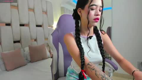 Georgina Kloss  online show from April 17, 2026, 4:32 pm