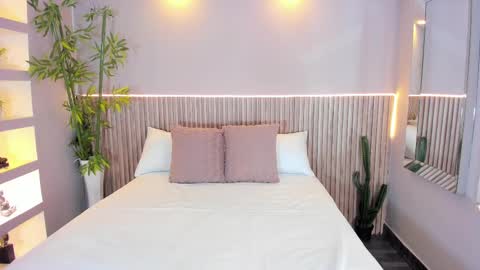 GeorginaReyes  online show from September 29, 2025, 11:20 pm