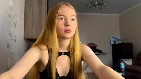 Amelia online show from October 25, 2025, 12:02 pm