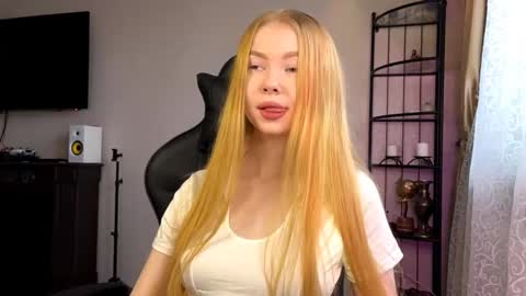 Amelia online show from November 21, 2025, 6:23 am