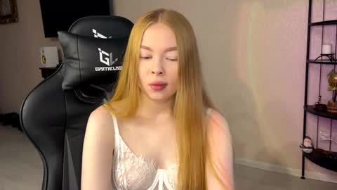 Amelia online show from December 2, 2025, 5:35 am