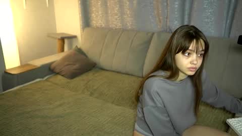 Jean and Isa couple Van online show from January 9, 2026, 10:18 am