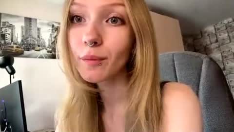 Snapshot of gertrudeuran chatting on June 24, 2026, 5:39 am Sophie online show from June 24, 2026, 5:39 am