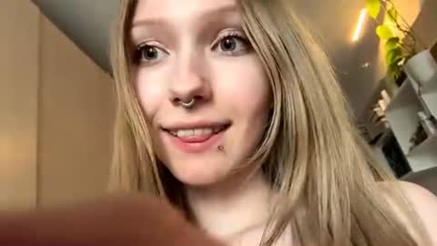 Snapshot of gertrudeuran chatting on June 29, 2026, 10:15 am Sophie online show from June 29, 2026, 10:15 am