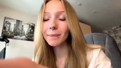 Snapshot of gertrudeuran chatting on July 14, 2026, 4:17 am Sophie online show from July 14, 2026, 4:17 am