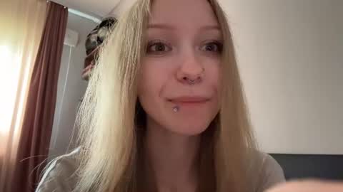 Snapshot of gertrudeuran chatting on August 1, 2026, 7:18 am Sophie online show from August 1, 2026, 7:18 am
