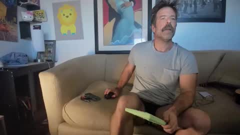 Snapshot of getsnatty chatting on October 19, 2025, 5:35 pm GetsNatty online show from October 19, 2025, 5:35 pm