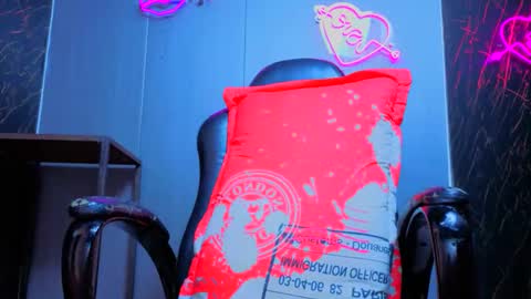 gewn2004 online show from November 7, 2025, 7:03 pm