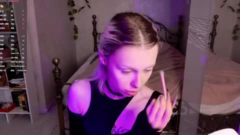 violeta online show from May 17, 2026, 4:43 am