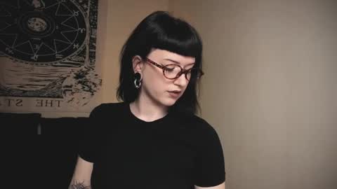 ghoticspectre online show from April 17, 2026, 4:21 pm