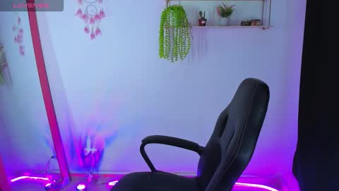 giaaaa   online show from November 6, 2025, 11:04 pm