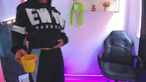 giaaaa   online show from April 20, 2026, 7:59 pm