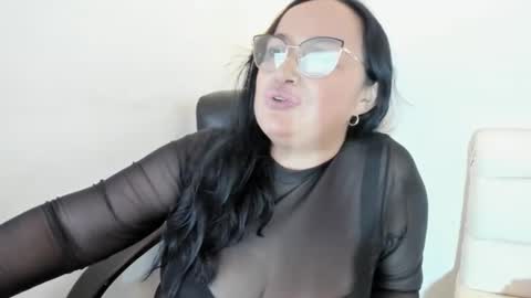 nahomi online show from January 19, 2025, 4:44 am