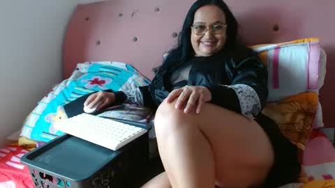 nahomi online show from February 14, 2025, 3:58 pm