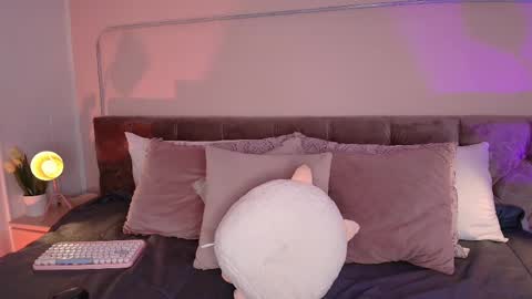 Gia online show from February 27, 2025, 3:15 pm