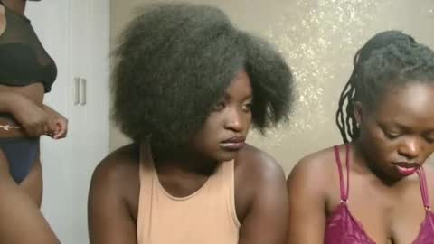 Snapshot of gianna_jaycee chatting on December 1, 2025, 4:01 pm Gianna online show from December 1, 2025, 4:01 pm