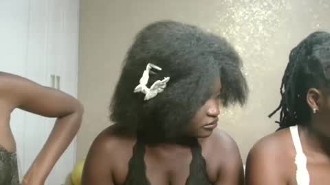 Snapshot of gianna_jaycee chatting on December 3, 2025, 4:38 pm Gianna online show from December 3, 2025, 4:38 pm