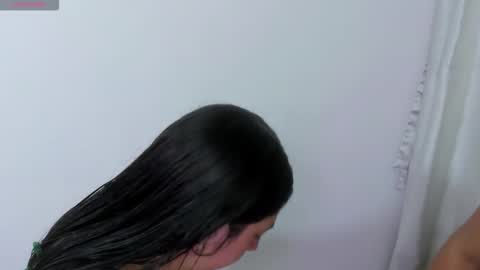 giannagovlea online show from November 19, 2025, 11:27 pm