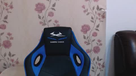 Snapshot of gianni_lion chatting on December 14, 2025, 8:35 pm Gianni online show from December 14, 2025, 8:35 pm