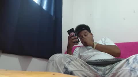 Snapshot of giant_feet chatting on May 19, 2026, 6:47 pm BOSS online show from May 19, 2026, 6:47 pm